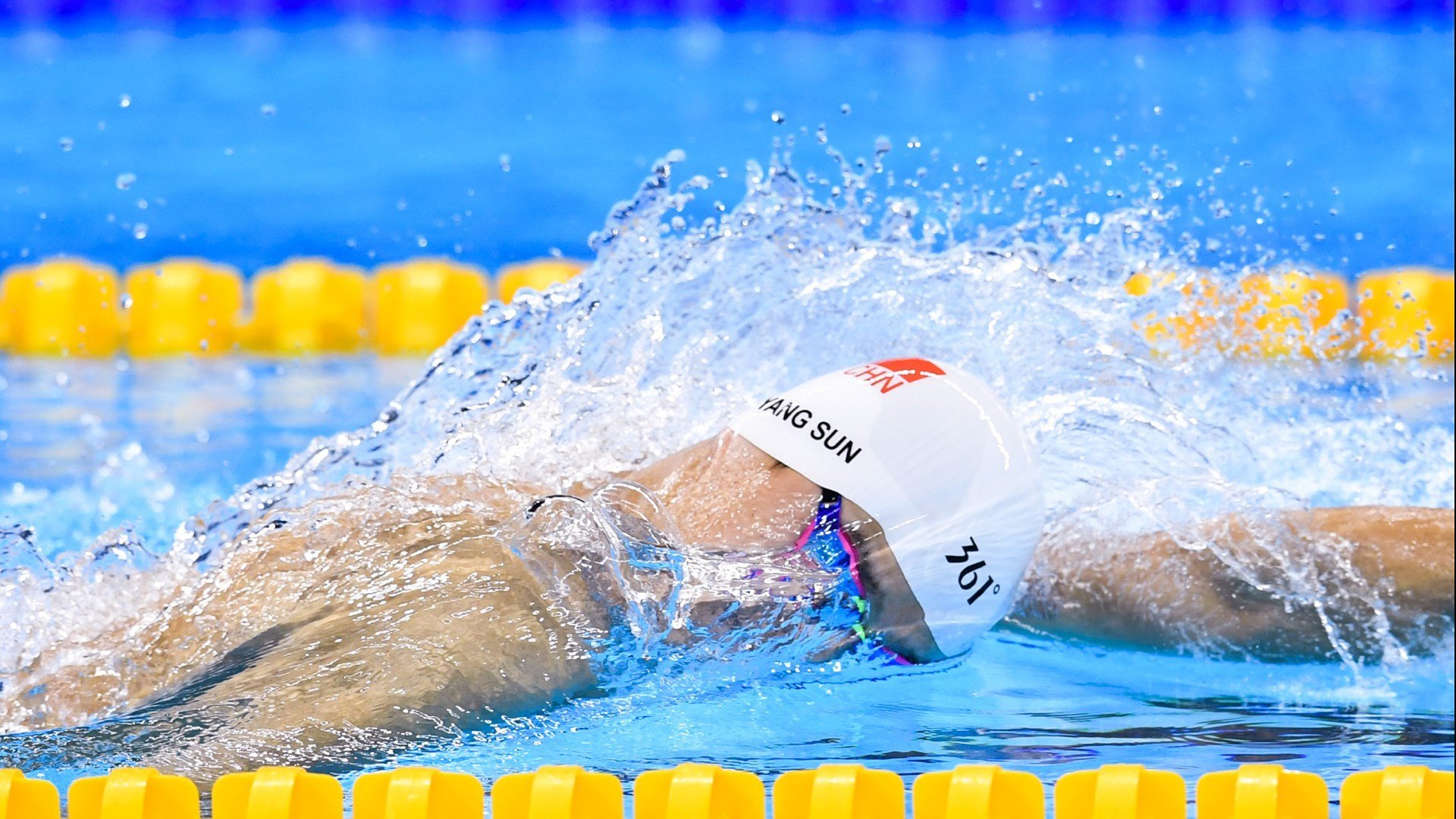 武磊火力全开，跨界热血：NBA尼克斯首战燃爆+费内巴切誓守不败金身